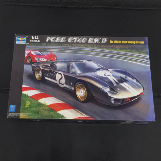 トランペッター 1:12 フォード GT40 MKⅡ プラモデル